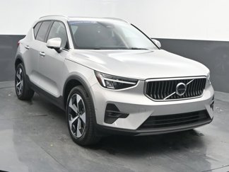 Certified 2025 Volvo XC40 B5 Plus image 1