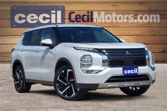 Used 2023 Mitsubishi Outlander SE image 1