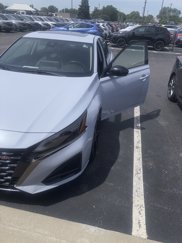 Used 2023 Nissan Altima 2.5 SR image 1