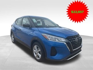 New 2025 Nissan Kicks Play S image 1