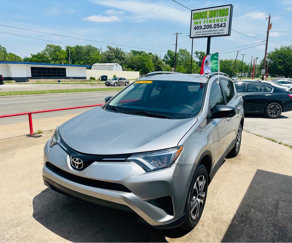 Used 2017 Toyota RAV4 LE image 1