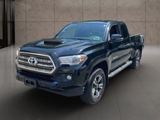 Used 2017 Toyota Tacoma TRD Sport image 1