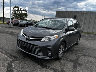 Used 2018 Toyota Sienna XLE image 1