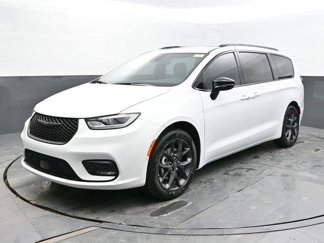 New 2025 Chrysler Pacifica Limited image 1