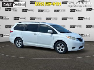 Used 2014 Toyota Sienna LE image 1