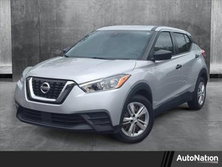 Used 2020 Nissan Kicks S image 1