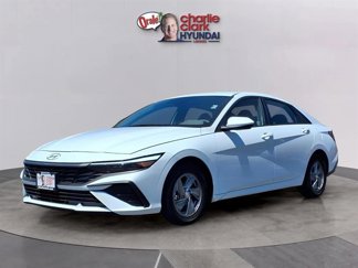 Certified 2025 Hyundai Elantra SE image 1
