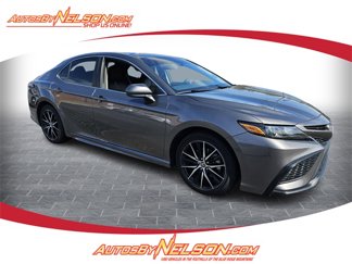 Used 2021 Toyota Camry SE image 1