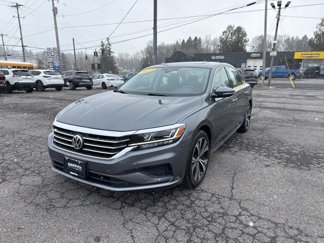 Used 2022 Volkswagen Passat 2.0T SE image 1