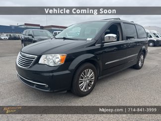 Used 2015 Chrysler Town & Country Touring-L image 1