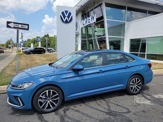 New 2025 Volkswagen Jetta SE image 1
