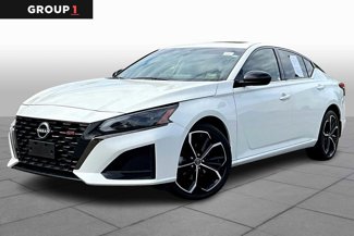 Used 2023 Nissan Altima 2.5 SR w/ SR Premium Package image 1