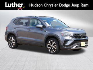Used 2024 Volkswagen Taos SE image 1