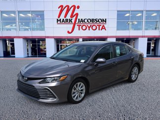 Used 2023 Toyota Camry LE image 1