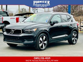 Used 2019 Volvo XC40 T5 Momentum image 1