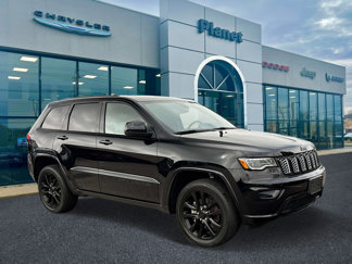 Used 2022 Jeep Grand Cherokee Laredo X image 1