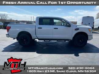Used 2017 Nissan Titan PRO-4X w/ Pro-4x Convenience Package image 1
