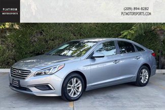 Used 2017 Hyundai Sonata SE image 1