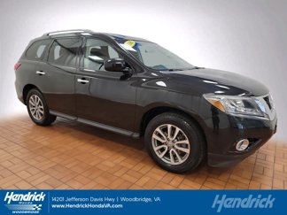 Used 2016 Nissan Pathfinder SV image 1