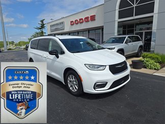 Used 2024 Chrysler Pacifica Touring-L image 1