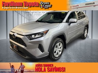 Used 2019 Toyota RAV4 LE image 1