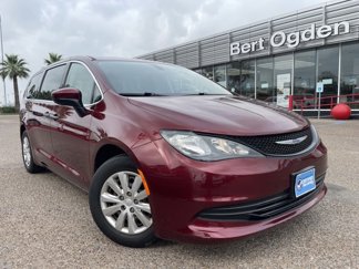 Used 2020 Chrysler Voyager L image 1