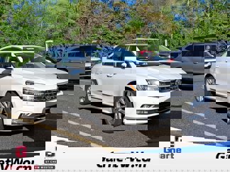 Used 2017 Volkswagen Passat 1.8T SE image 1