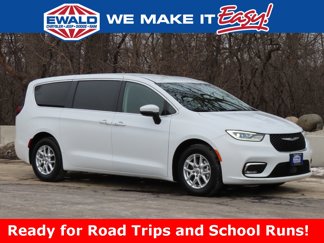 Used 2023 Chrysler Pacifica Touring-L image 1