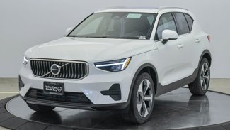 New 2025 Volvo XC40 B5 Core w/ Climate Package image 1