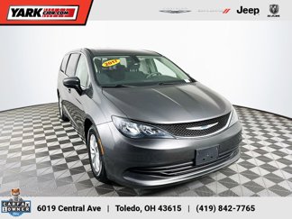 Used 2017 Chrysler Pacifica Touring w/ Tire & Wheel Group image 1