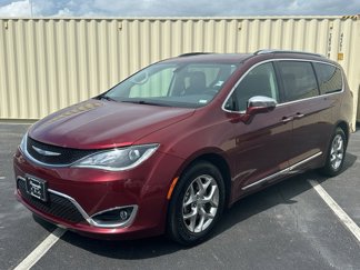 Used 2018 Chrysler Pacifica Limited image 1