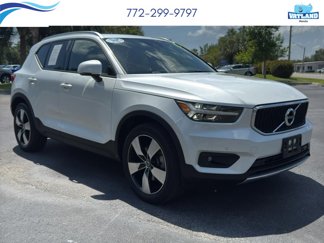Used 2021 Volvo XC40 T5 Momentum w/ Premium Package image 1