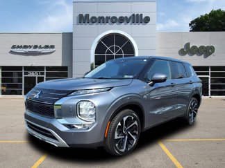 Used 2023 Mitsubishi Outlander SE image 1