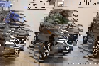 Used 2023 Nissan Rogue SV image 1