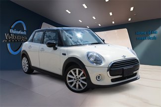Used 2020 MINI Cooper 4-Door Hardtop image 1