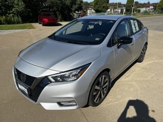 Used 2020 Nissan Versa SR image 1
