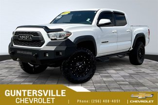 Used 2017 Toyota Tacoma TRD Off-Road w/ Tow Package image 1
