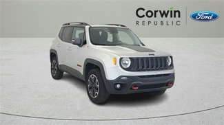 Used 2017 Jeep Renegade Trailhawk w/ Premium Trailhawk Package image 1