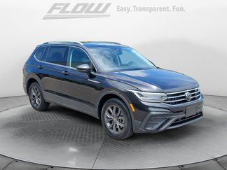 Certified 2023 Volkswagen Tiguan SE image 1