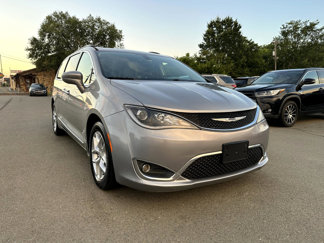 Used 2017 Chrysler Pacifica Touring-L w/ Tire & Wheel Group image 1