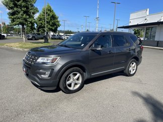 Used 2017 Ford Explorer XLT image 1