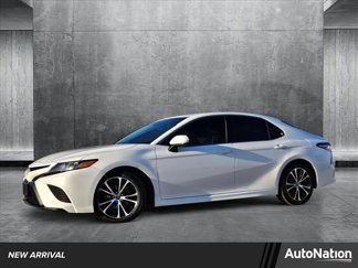 Used 2018 Toyota Camry SE image 1