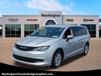 Used 2023 Chrysler Voyager LX image 1