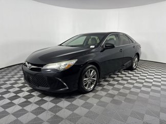 Used 2016 Toyota Camry SE image 1