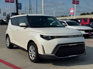 Used 2023 Kia Soul LX image 1