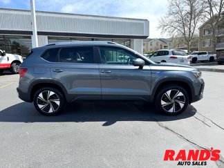 Used 2024 Volkswagen Taos SE image 1
