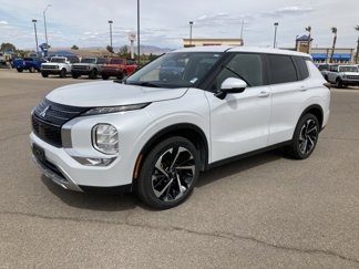 Used 2023 Mitsubishi Outlander SE image 1
