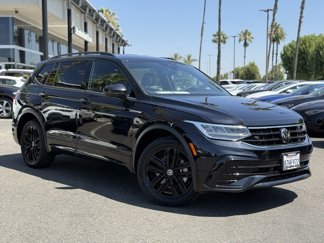 Used 2022 Volkswagen Tiguan SE R-Line image 1
