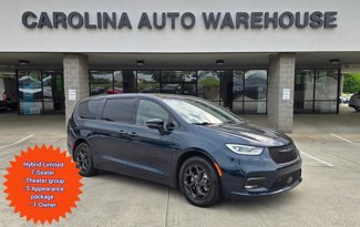 Used 2022 Chrysler Pacifica Limited w/ Uconnect Theater Family Group image 1