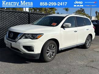 Used 2020 Nissan Pathfinder SV image 1